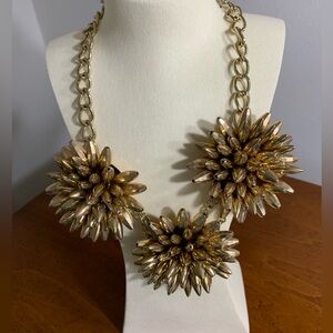 NWT- Unique Gold Toned Floral Necklace